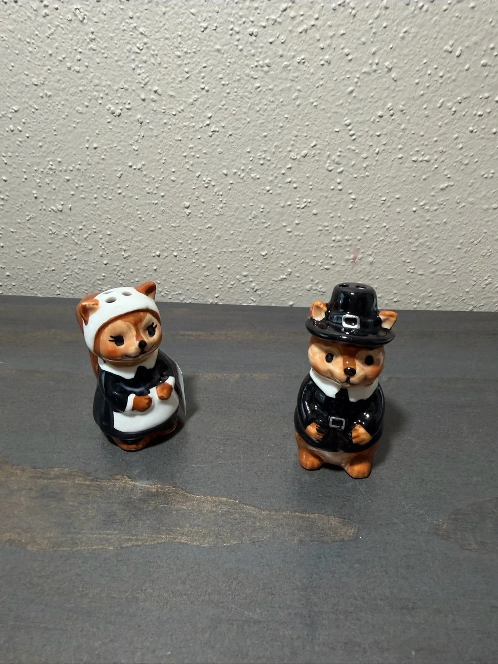 Cracker Barrel Mini Pilgrims salt and pepper shakers NWT